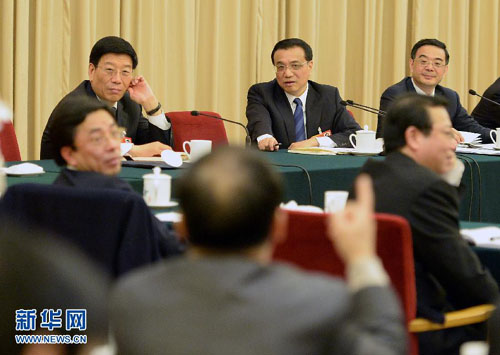 “讓這個(gè)代表把話講完”
