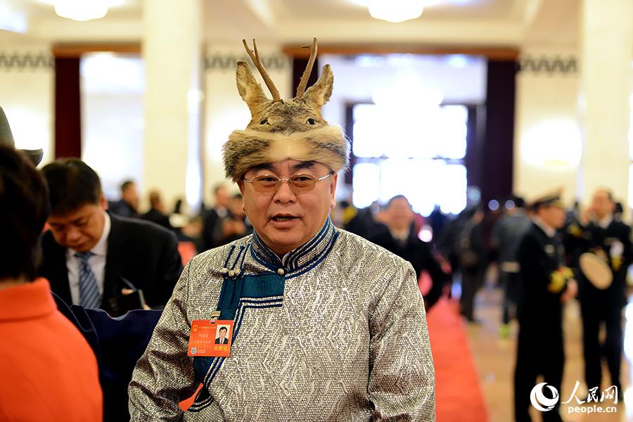 2014兩會：少數(shù)民族代表委員的特色帽飾