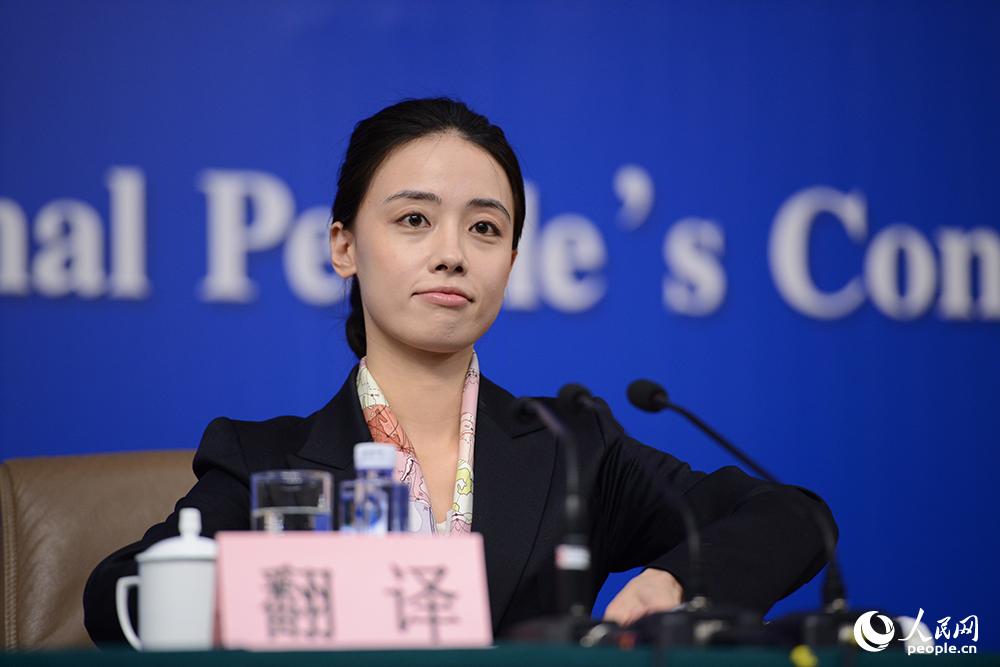 兩會小清新女翻譯 盤點近年兩會女翻譯