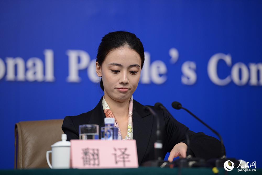 兩會小清新女翻譯 盤點近年兩會女翻譯