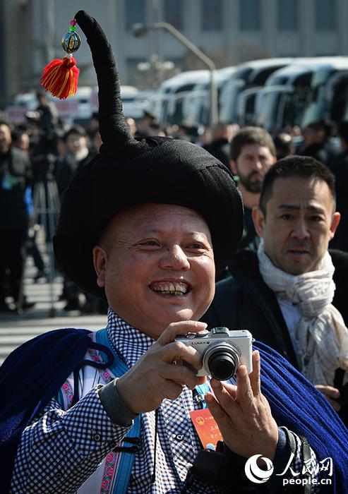 2014兩會：少數(shù)民族代表委員的特色帽飾
