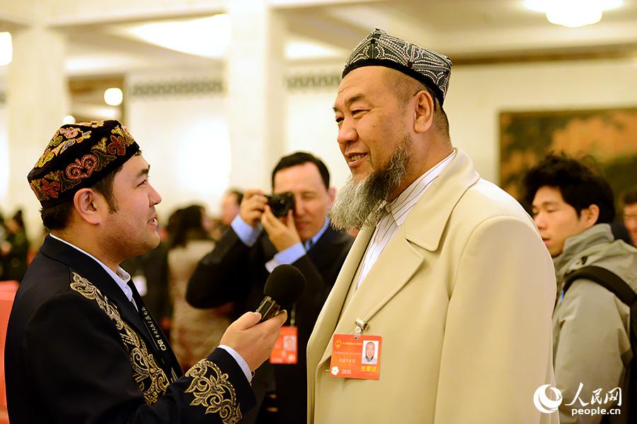 2014兩會(huì)：少數(shù)民族代表委員的特色帽飾
