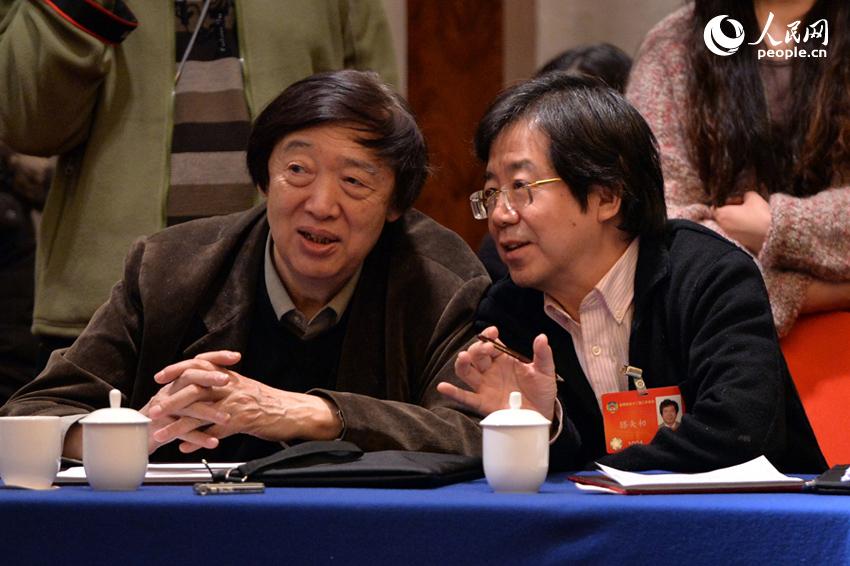 政協小組會議上的委員表情