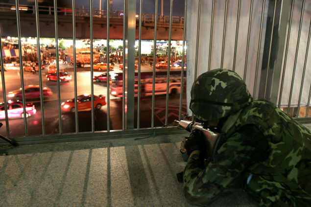 泰政府重兵把守曼谷金融中心 紅衫軍欲請聯合國監督