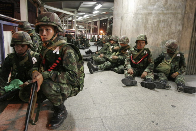 泰政府重兵把守曼谷金融中心 紅衫軍欲請聯合國監督