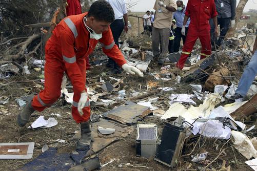 利比亞客機墜毀103人死亡10歲男孩幸存（多圖）