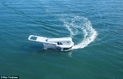日本藝術家建造“拉鏈船” 體驗“拉開”大海感覺