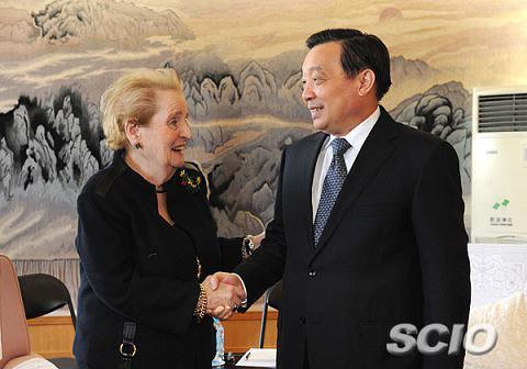 國新辦主任王晨會見美國前國務卿奧爾布賴特