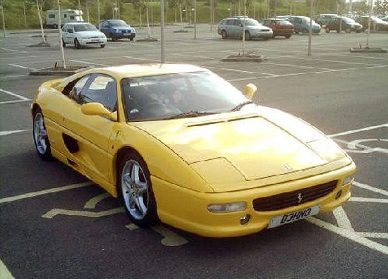 亂停車惹公憤 英網(wǎng)站曝光缺德豪華車司機