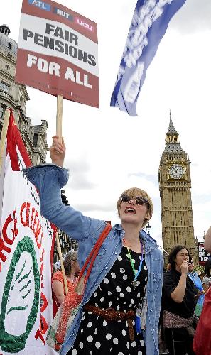 英國數十萬公共部門員工罷工抗議養老金改革