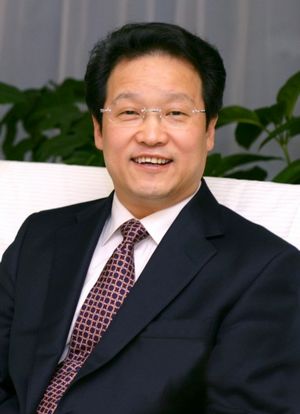 國務院任免國家工作人員 尚福林任銀監會主席