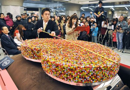 日本制造267公斤情人節巧克力破世界紀錄