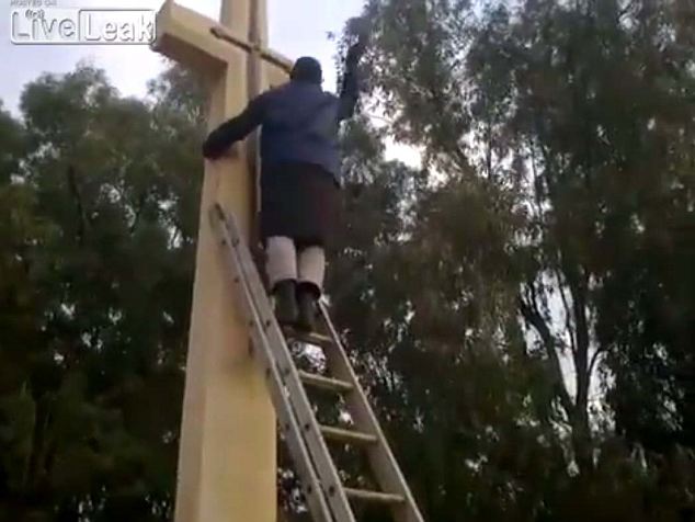 利比亞譴責破壞英軍墓地行為 “半自治”恐導致國家分裂