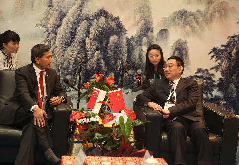 中國(guó)水利部長(zhǎng)陳雷同新加坡水利部長(zhǎng)會(huì)談