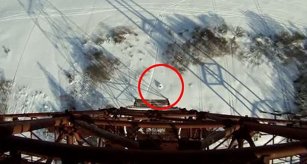英男子120米高處跳傘出意外 墜落雪地幸運(yùn)生還