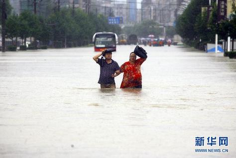 南方遭暴雨襲擊 城區可“看海”
