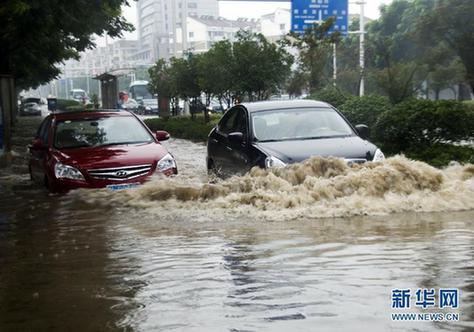 南方遭暴雨襲擊 城區可“看海”