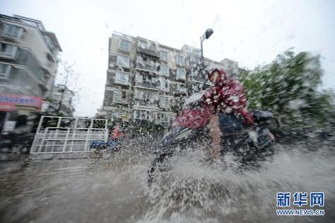 南方遭暴雨襲擊 城區可“看海”