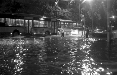 北京昨晚再降暴雨 廣渠門橋連夜加裝監控探頭