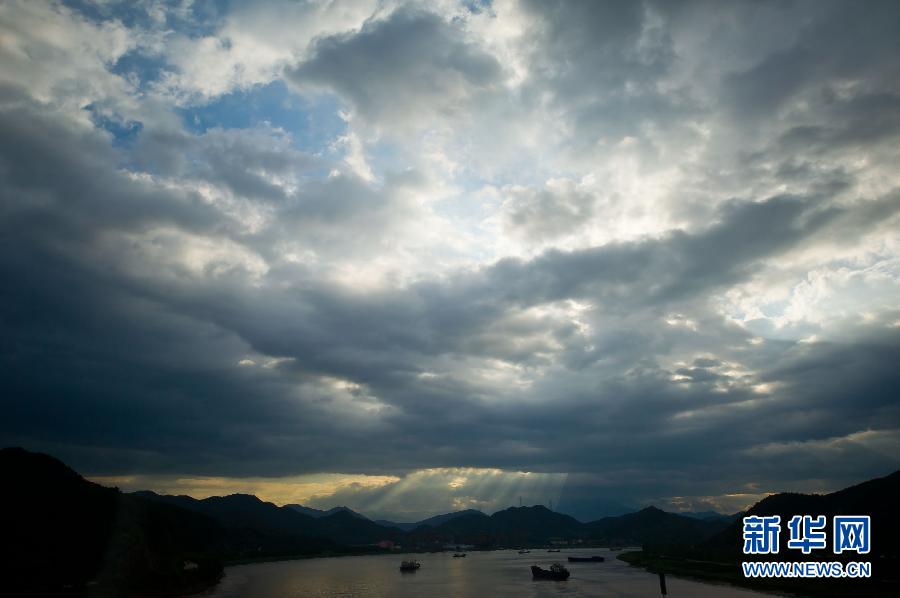 “海葵”升級為臺風(fēng) 浙滬皖魯嚴(yán)陣以待