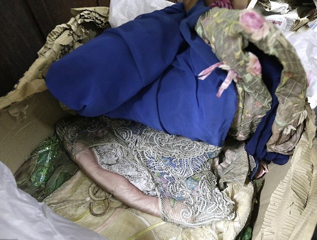 菲律賓前第一夫人百余箱名貴鞋、衣物受毀嚴重