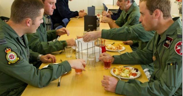 英王室網(wǎng)上曬王子軍營(yíng)照忘記PS 軍事機(jī)密恐泄露
