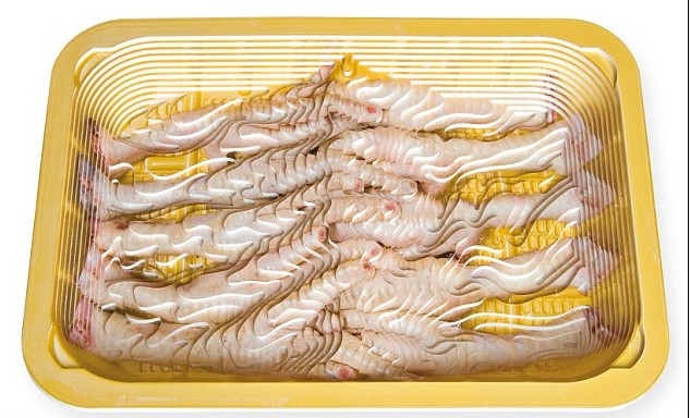 西班牙藝術(shù)家用紙板作3D美食 栩栩如生價格超實物