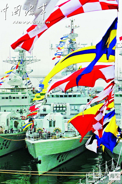 高清:圖片揭秘中國海軍部隊旗語信號
