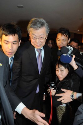 臺行政主管陳沖給子女寫家書 述家族故事