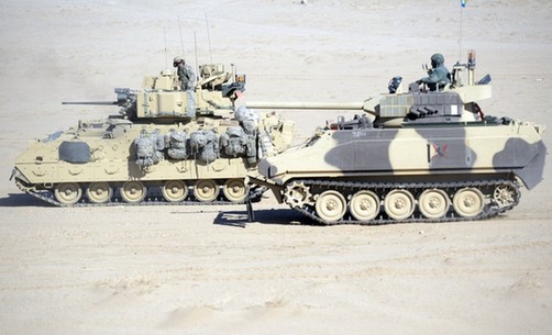 外形威猛：美國陸軍M2A3戰車群戈壁實戰演練