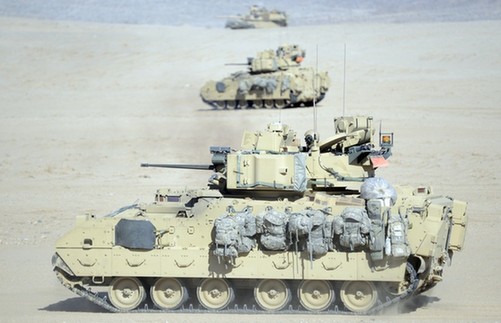 外形威猛：美國陸軍M2A3戰車群戈壁實戰演練