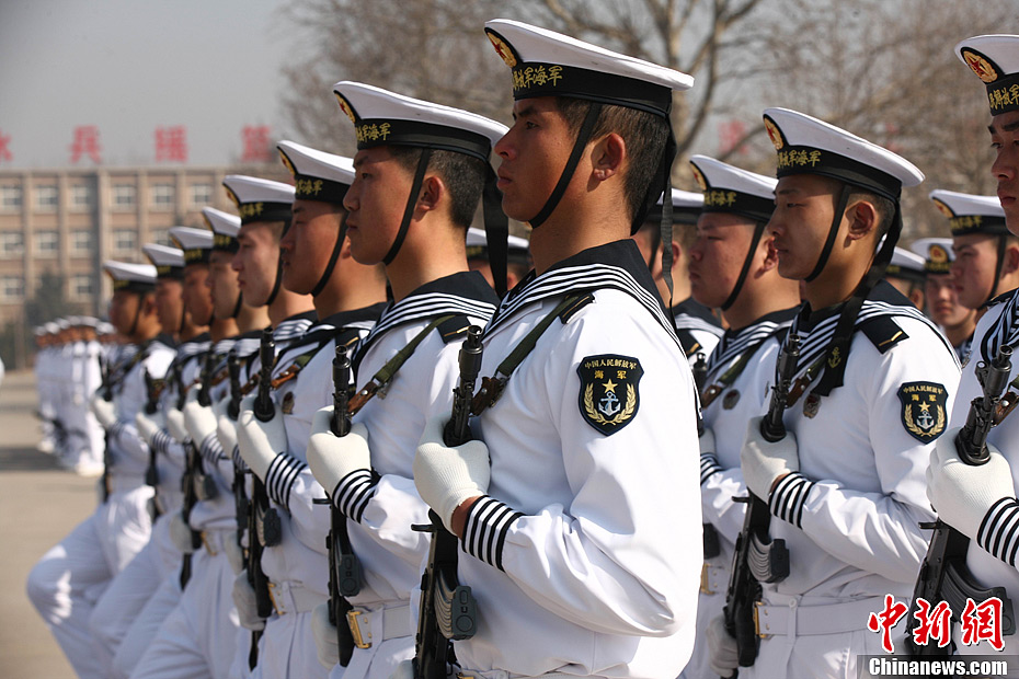 中國(guó)海軍北海艦隊(duì)新兵威武亮相（組圖）
