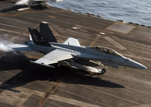對比中美戰斗機:F/A-18E/F優于殲-15