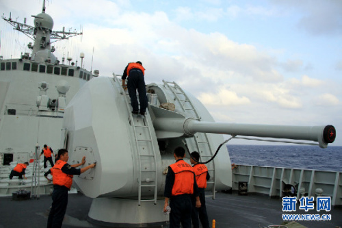 海軍南海艦隊遠海訓練編隊在釣魚島附近海域巡航