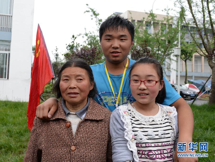 蘆山中學高三學生趕赴成都異地復課