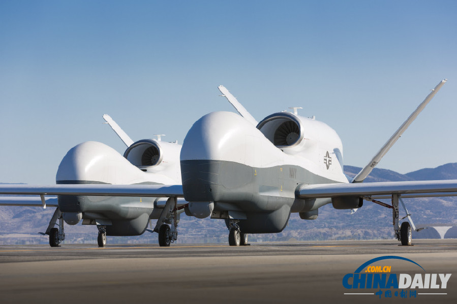 美國海軍型MQ-4C全球鷹無人偵察機(jī)成功首飛