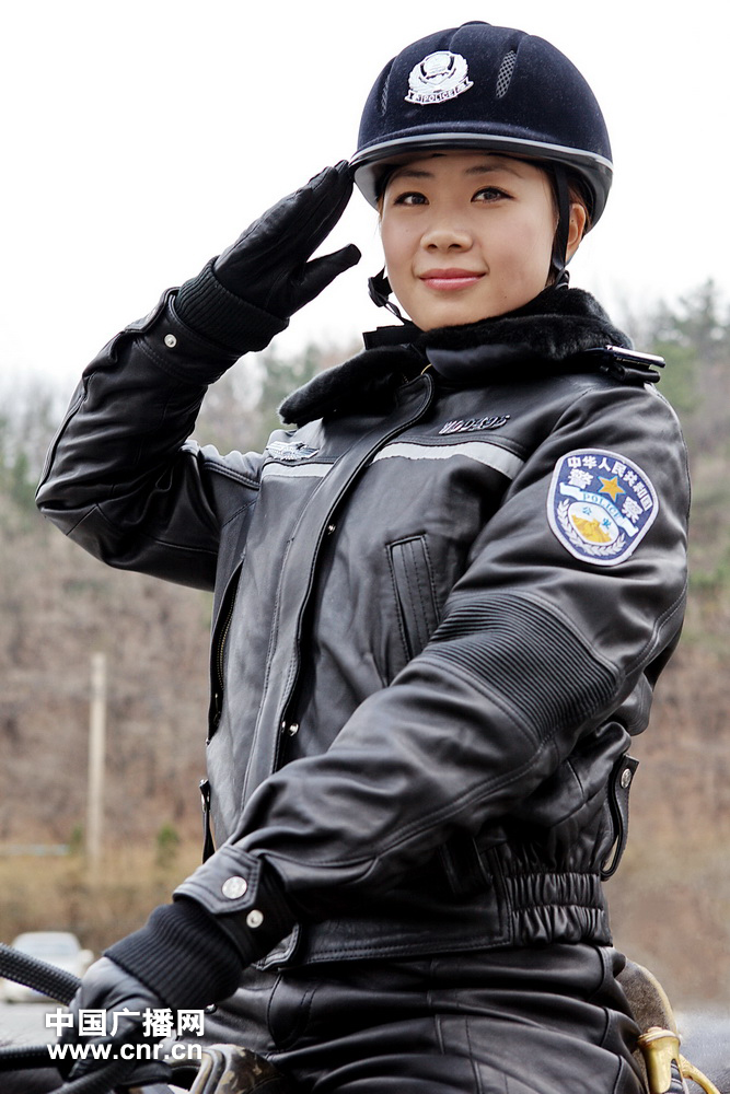 每匹馬養(yǎng)護成本2500元/月?探秘大連女騎警訓練基地