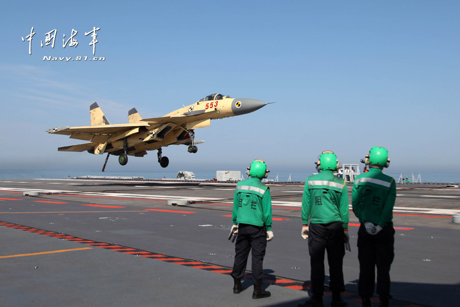 中國航母遼寧艦訓練順利 多架殲-15完成起降