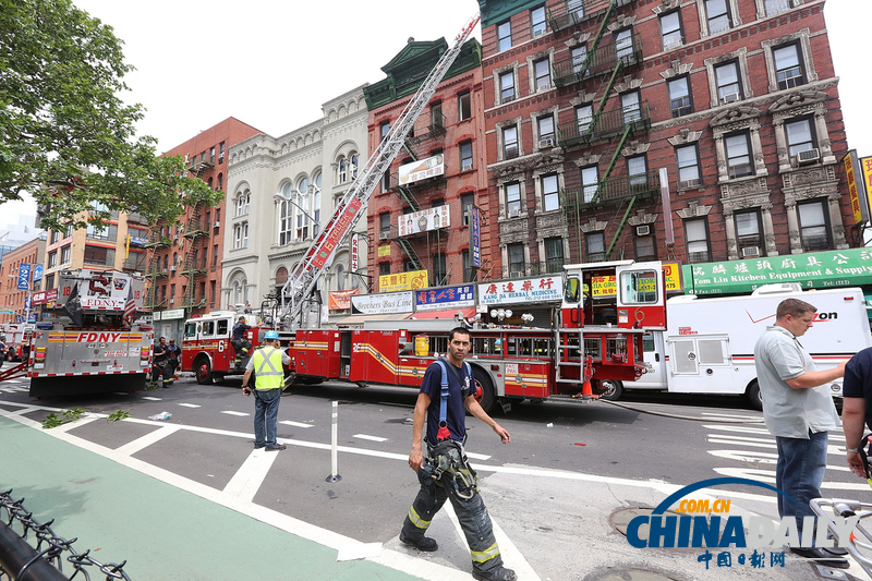 紐約唐人街華人商鋪區(qū)爆炸起火 十余人受傷