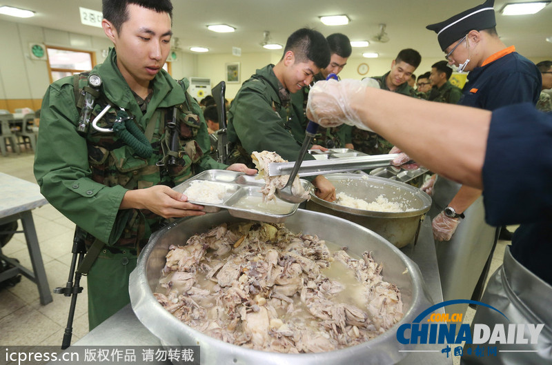 美味大補(bǔ)超幸福！韓國陸軍訓(xùn)練食譜加入鮑魚參雞湯