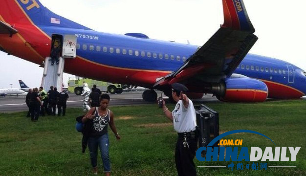 美國西南航空客機(jī)降落時(shí)發(fā)生事故 10人受輕傷