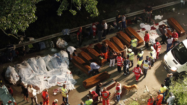 意大利一輛大巴車(chē)失事 至少38人死亡