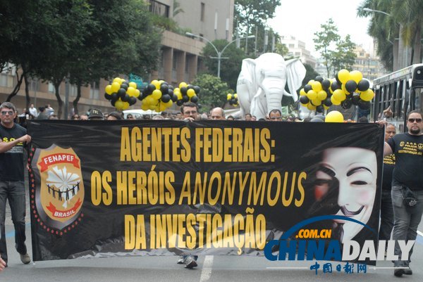 巴西聯(lián)邦警察收入低 罷工游行要求漲工資（組圖）