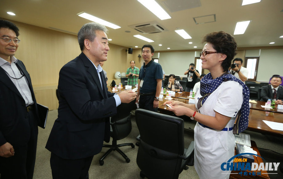 中國人氣博主和媒體精英赴韓訪問 方舟子再批中醫(yī)制度