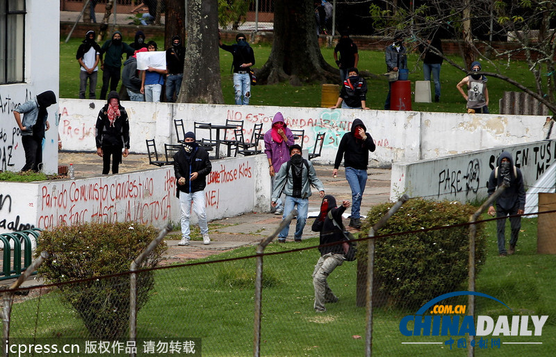 哥倫比亞全國大罷工要求下調(diào)汽油價格 引發(fā)警民沖突（組圖）