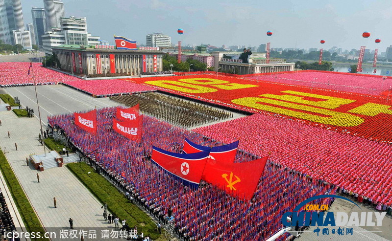 朝鮮舉行建國65周年閱兵式 短裙女兵整齊劃一