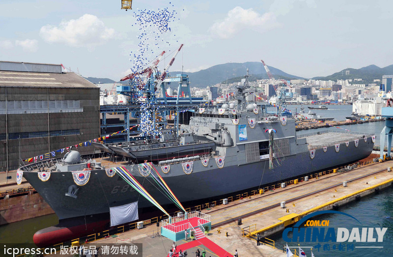 韓國(guó)新一代登陸艦“天王峰”下水 2015年實(shí)戰(zhàn)部署（組圖）