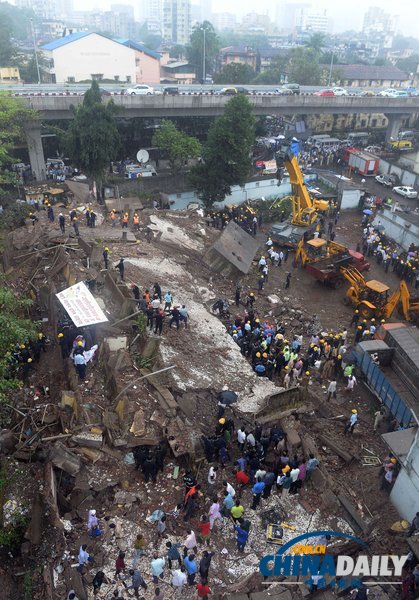 印度孟買一五層樓房坍塌 或60人被埋(組圖)