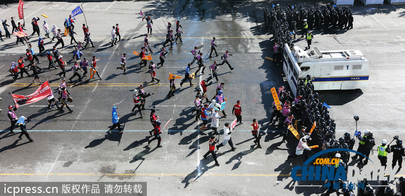 韓國警察機(jī)動部隊(duì)舉行應(yīng)對暴力示威演習(xí)