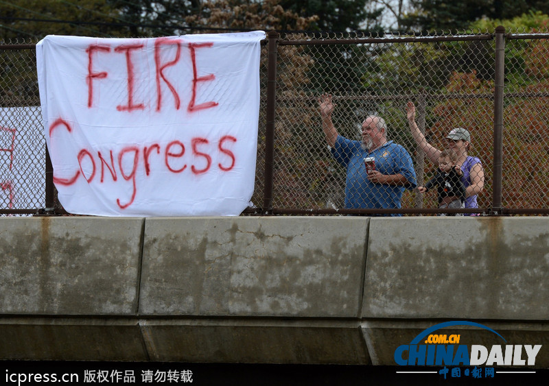 美國民眾抗議政府關門 “超人”現(xiàn)身助陣